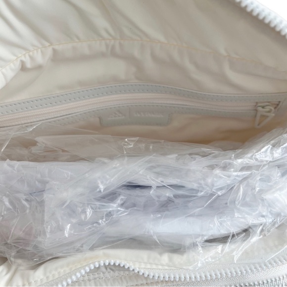 Ivy Park (Adidas) Oversize Waist Bag - Unisex - Picture 4 of 5